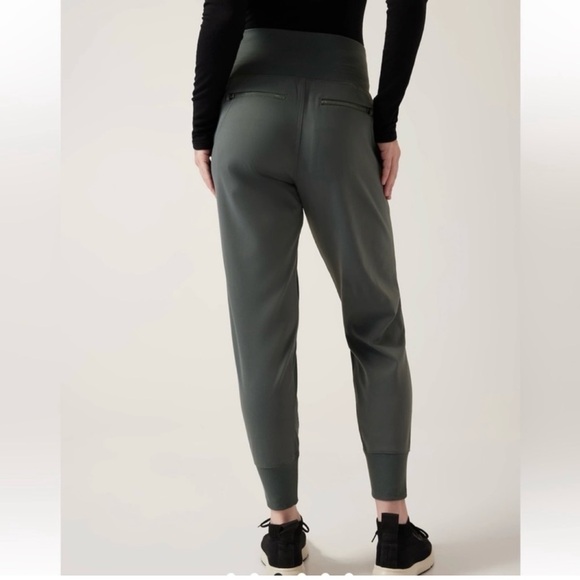 NWT Athleta Venice Jogger - Size Small - Picture 3 of 5